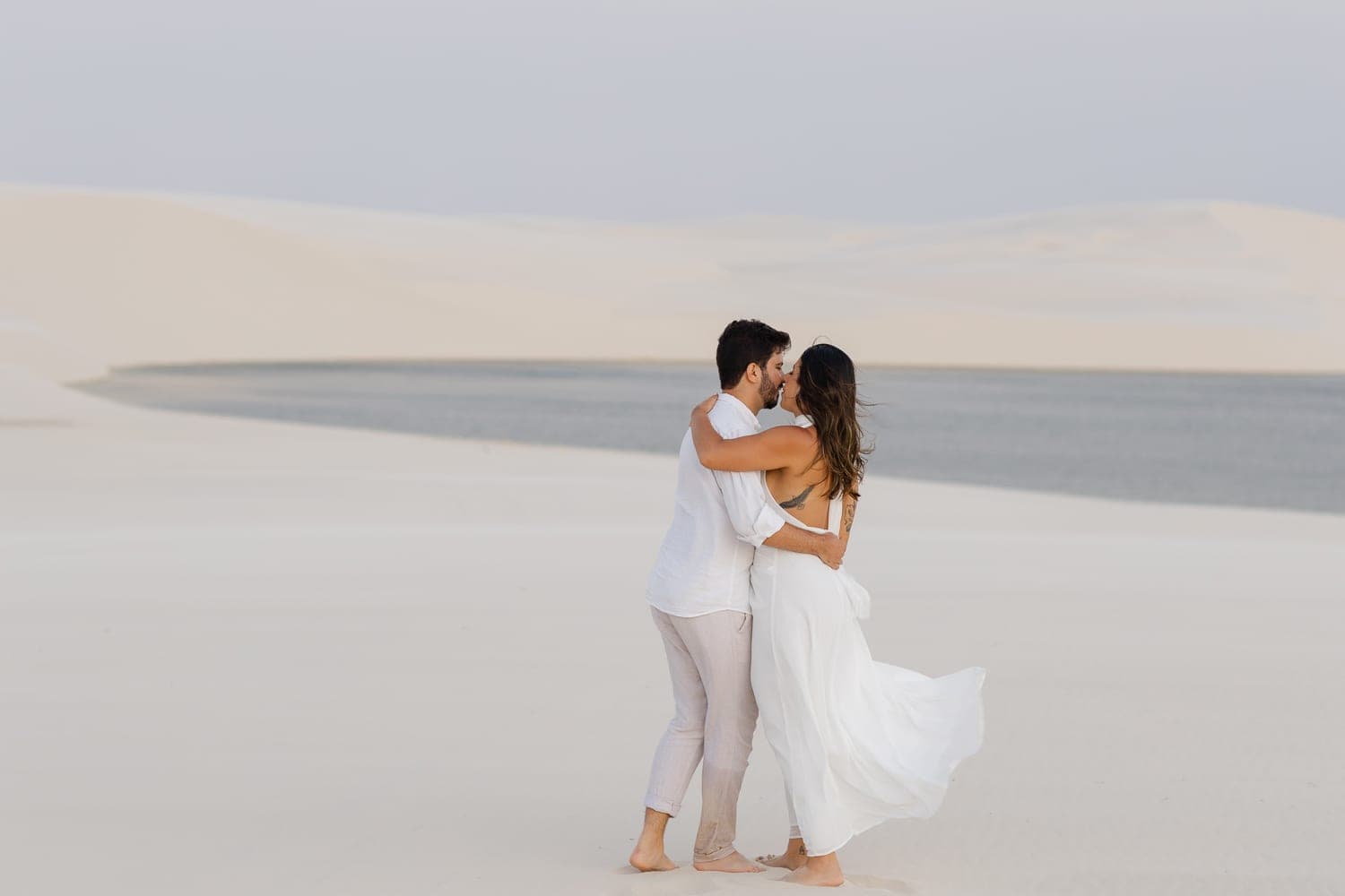 Marina e Luís Augusto, beijo ao pôr do sol nas dunas, Barreirinhas, Lençóis Maranhenses