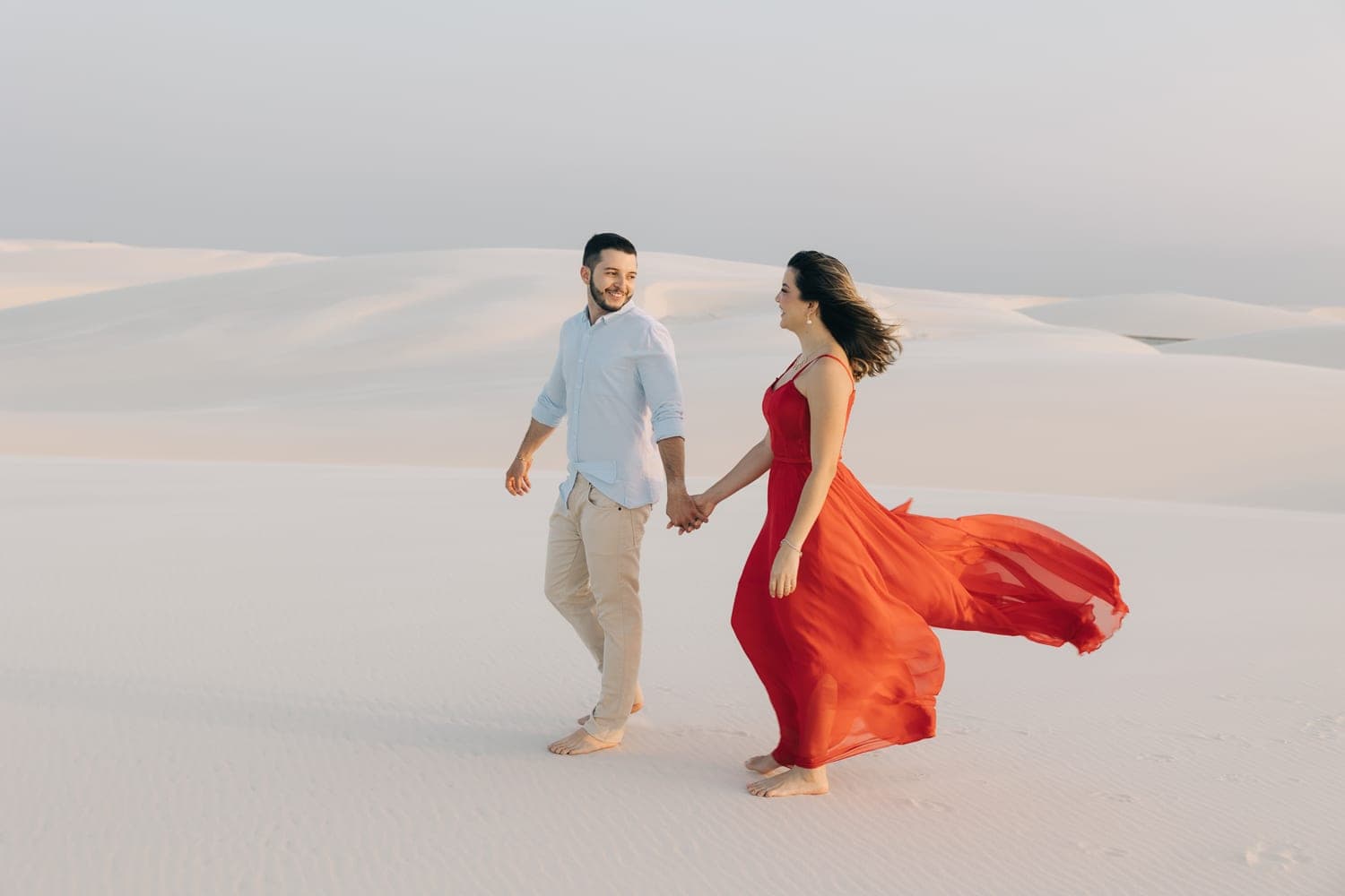 Myrella e Ramon, beijo ao pôr do sol nas dunas, Santo Amaro, Lençóis Maranhenses