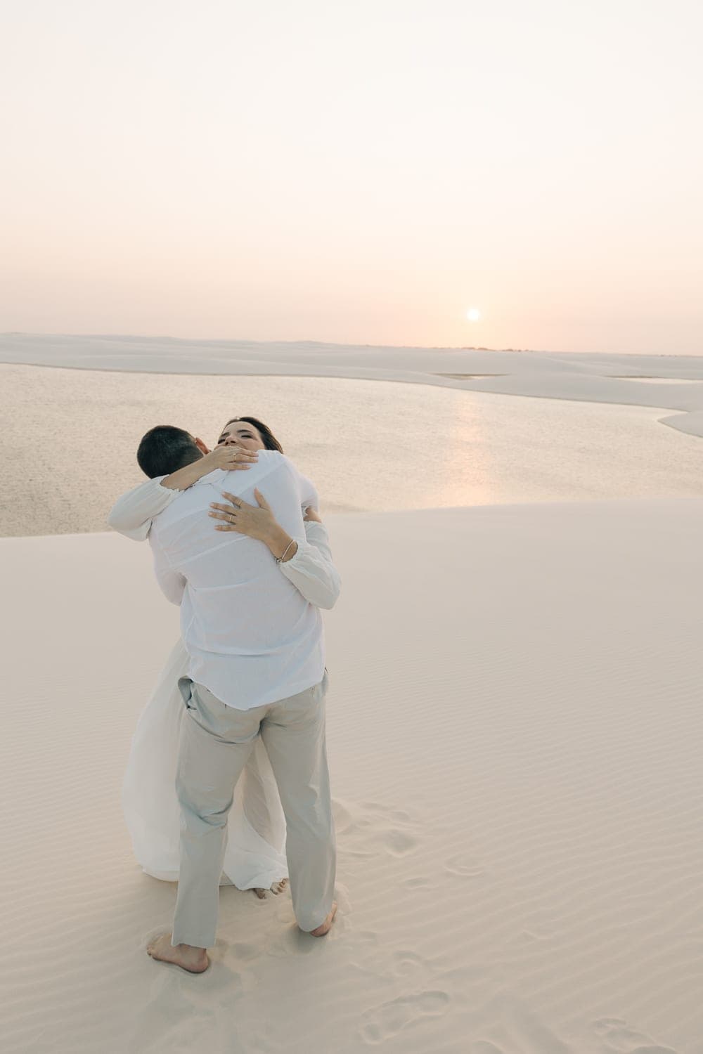 Myrella e Ramon, beijo ao pôr do sol nas dunas, Santo Amaro, Lençóis Maranhenses