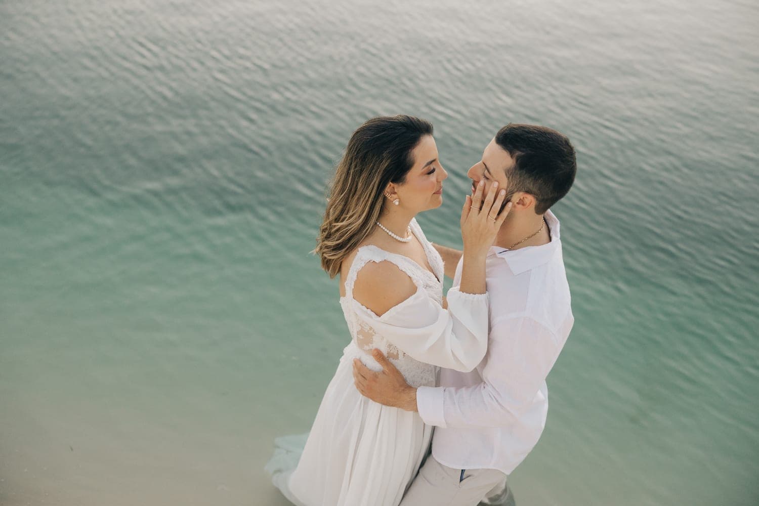 Myrella e Ramon, caminhando de mãos dadas nas dunas, Santo Amaro, Lençóis Maranhenses