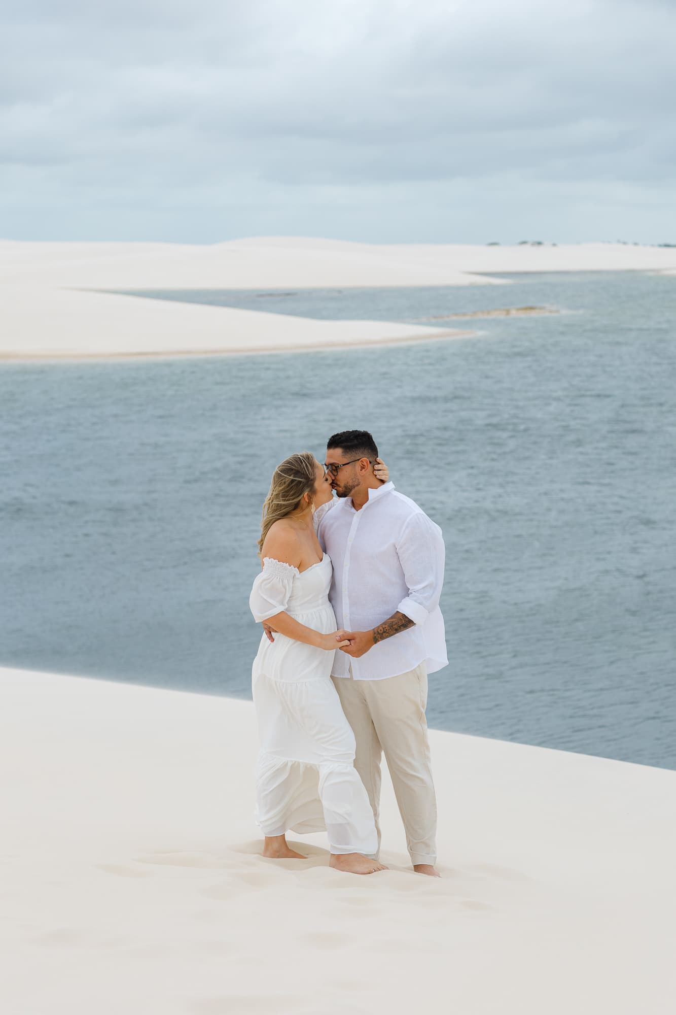 Thays e Jorge, beijo ao pôr do sol nas dunas, Santo Amaro, Lençóis Maranhenses