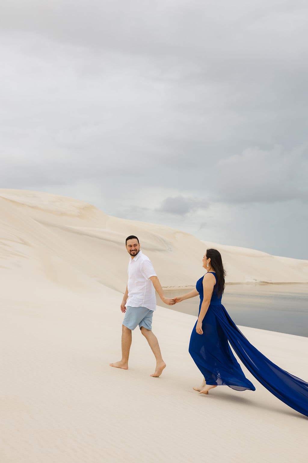 Vera Raquel e Gustavo, beijo ao pôr do sol nas dunas, Santo Amaro, Lençóis Maranhenses