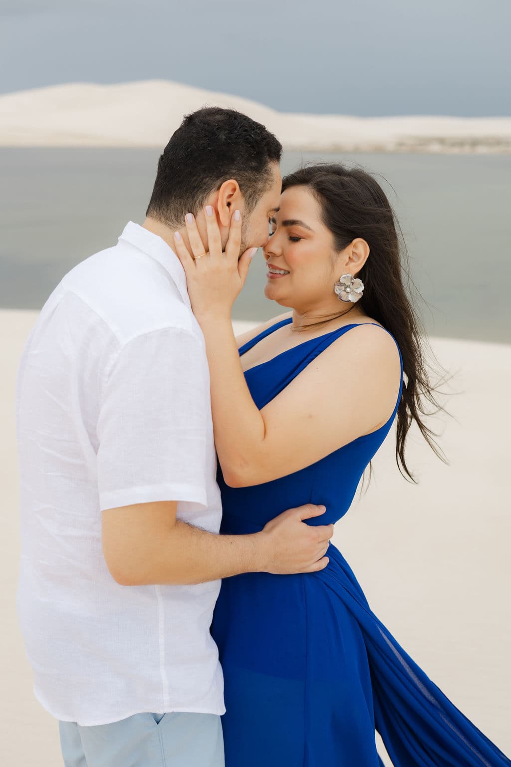 Vera Raquel e Gustavo, silhueta ao entardecer, Santo Amaro, Lençóis Maranhenses