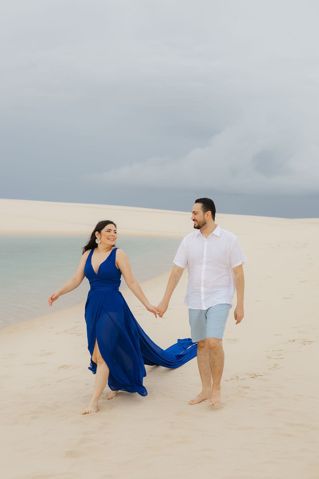 Vera Raquel e Gustavo, beijo ao pôr do sol nas dunas, Santo Amaro, Lençóis Maranhenses