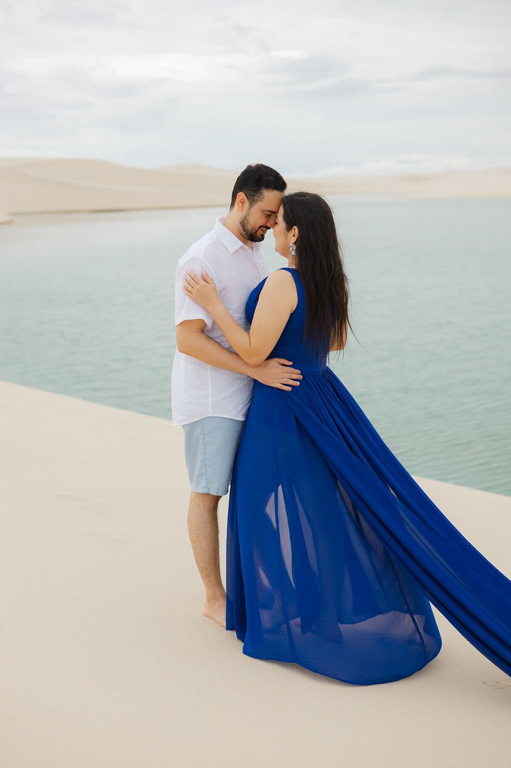 Vera Raquel e Gustavo, silhueta ao entardecer, Santo Amaro, Lençóis Maranhenses