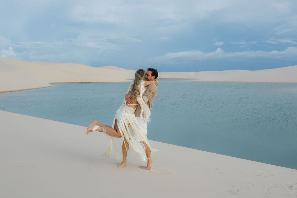 Winnie e José, momento de cumplicidade nas dunas, Santo Amaro, Lençóis Maranhenses