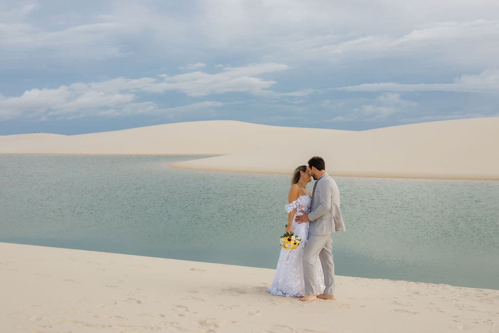 Winnie e José, silhueta ao entardecer, Santo Amaro, Lençóis Maranhenses