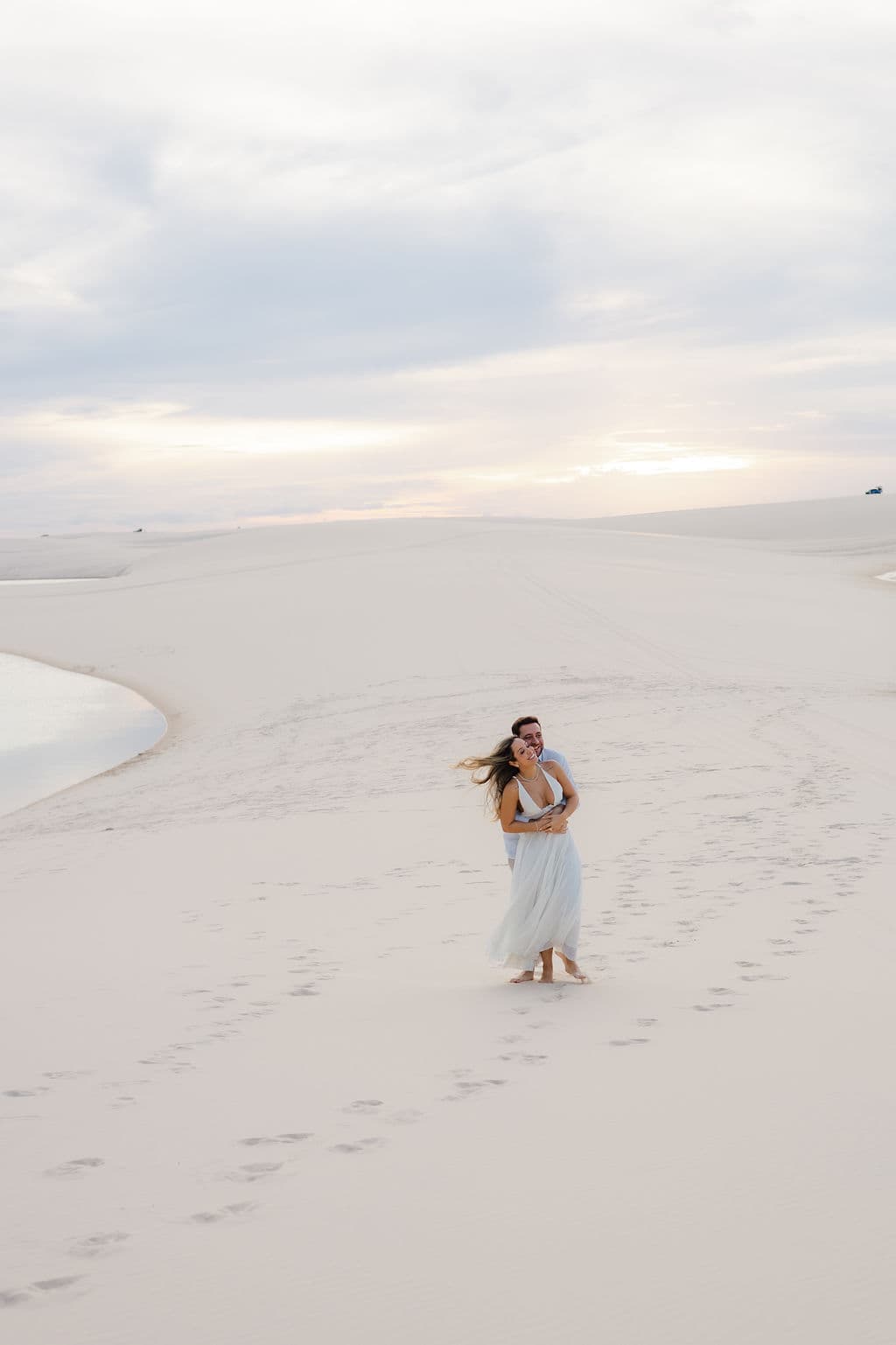 Winnie e José, momento de cumplicidade nas dunas, Santo Amaro, Lençóis Maranhenses