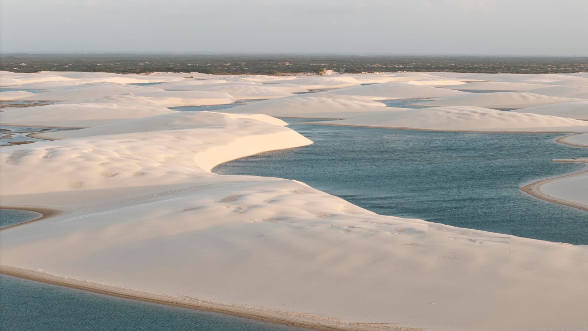 Dunas e lagoas de Atins se estendendo até o horizonte, Lençóis Maranhenses