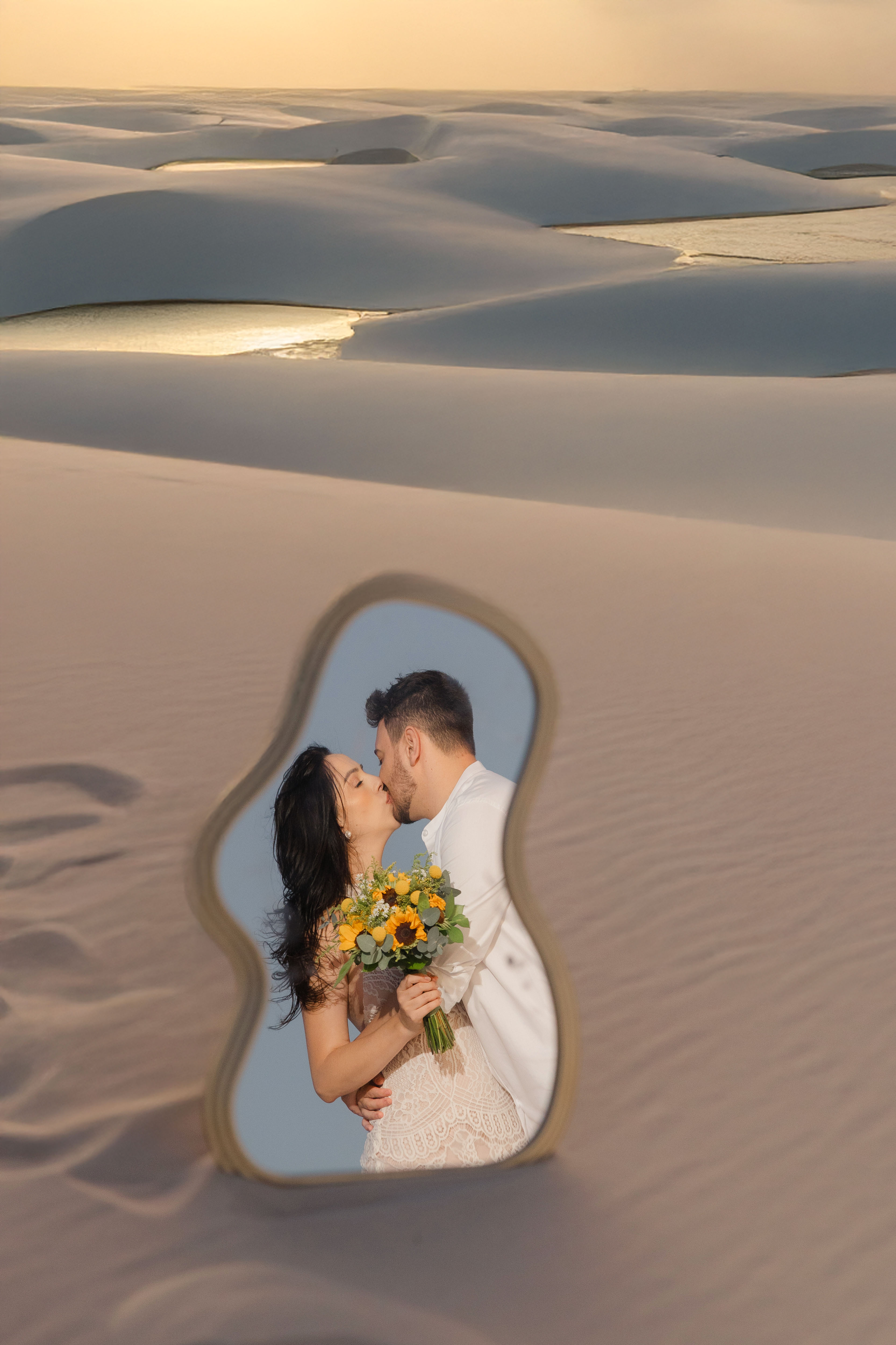 Noiva com vestido branco nas dunas dos Lençóis Maranhenses